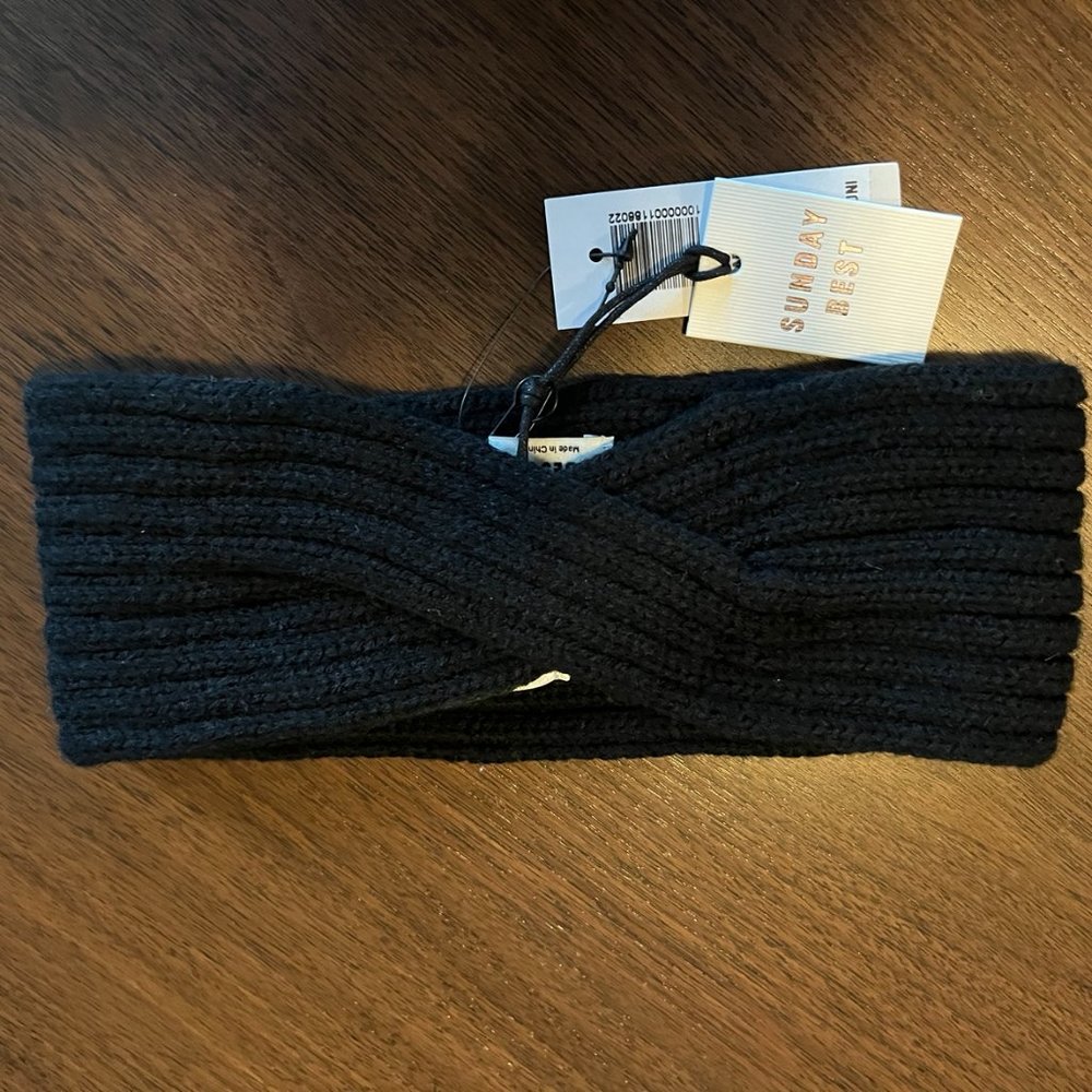 Aritzia - black knitted winter headband (NWOT)